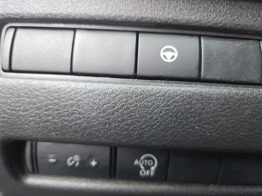 Used 2023 Nissan Rogue SV image 52