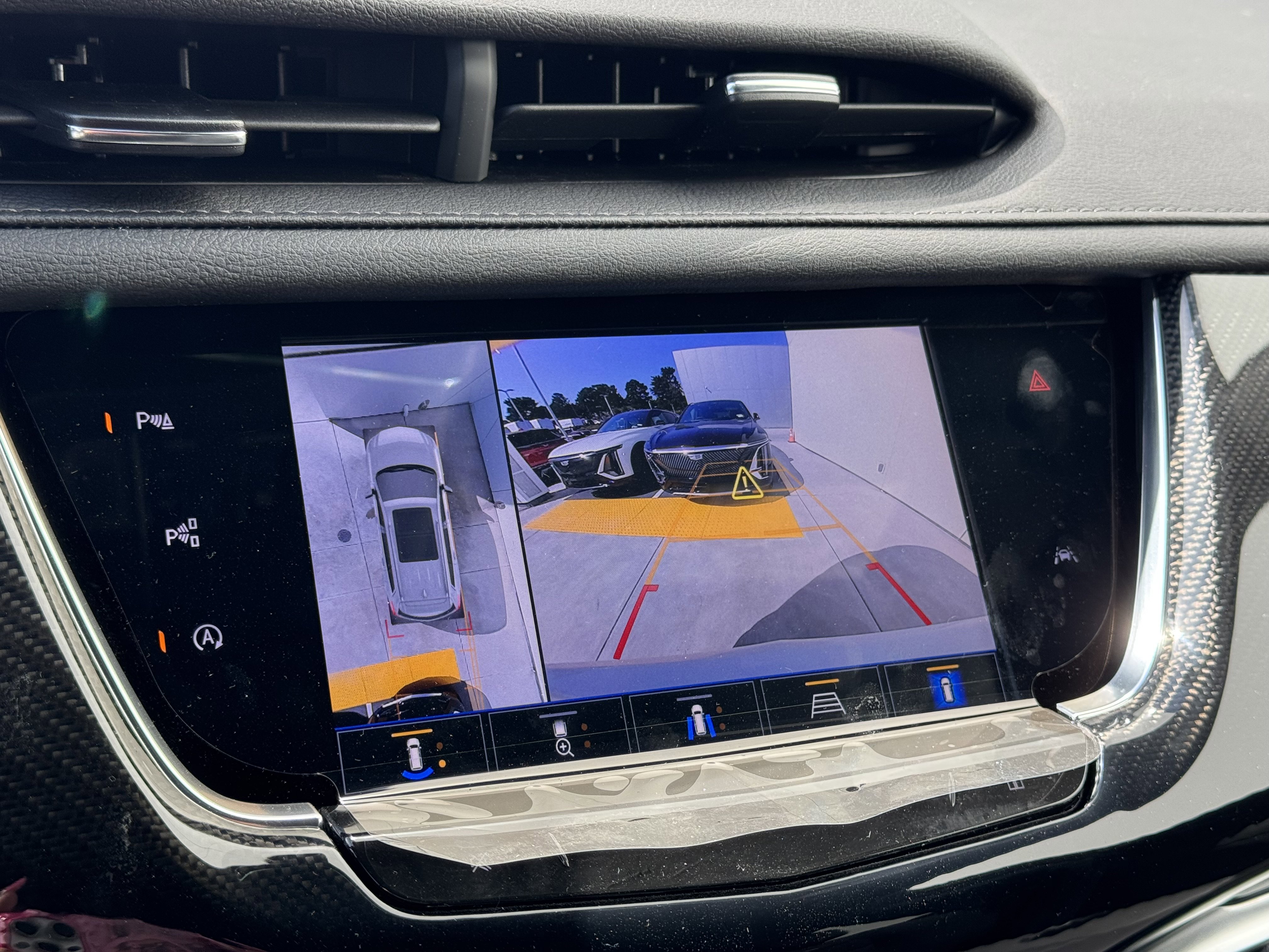 New 2025 Cadillac XT6 Sport w/ Technology Package image 24