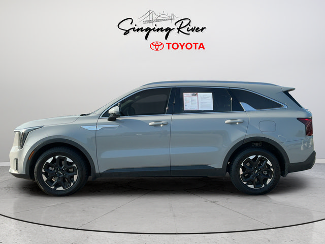 Used 2024 Kia Sorento S w/ Panoramic Sunroof Package FWD image 4