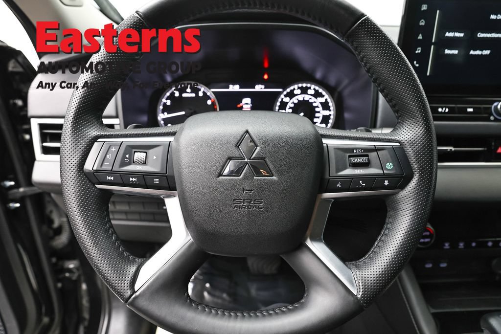 Used 2025 Mitsubishi Outlander SE AWD/4WD image 10