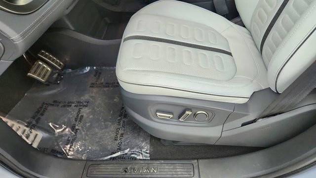 Used 2023 Rivian R1T Adventure image 34