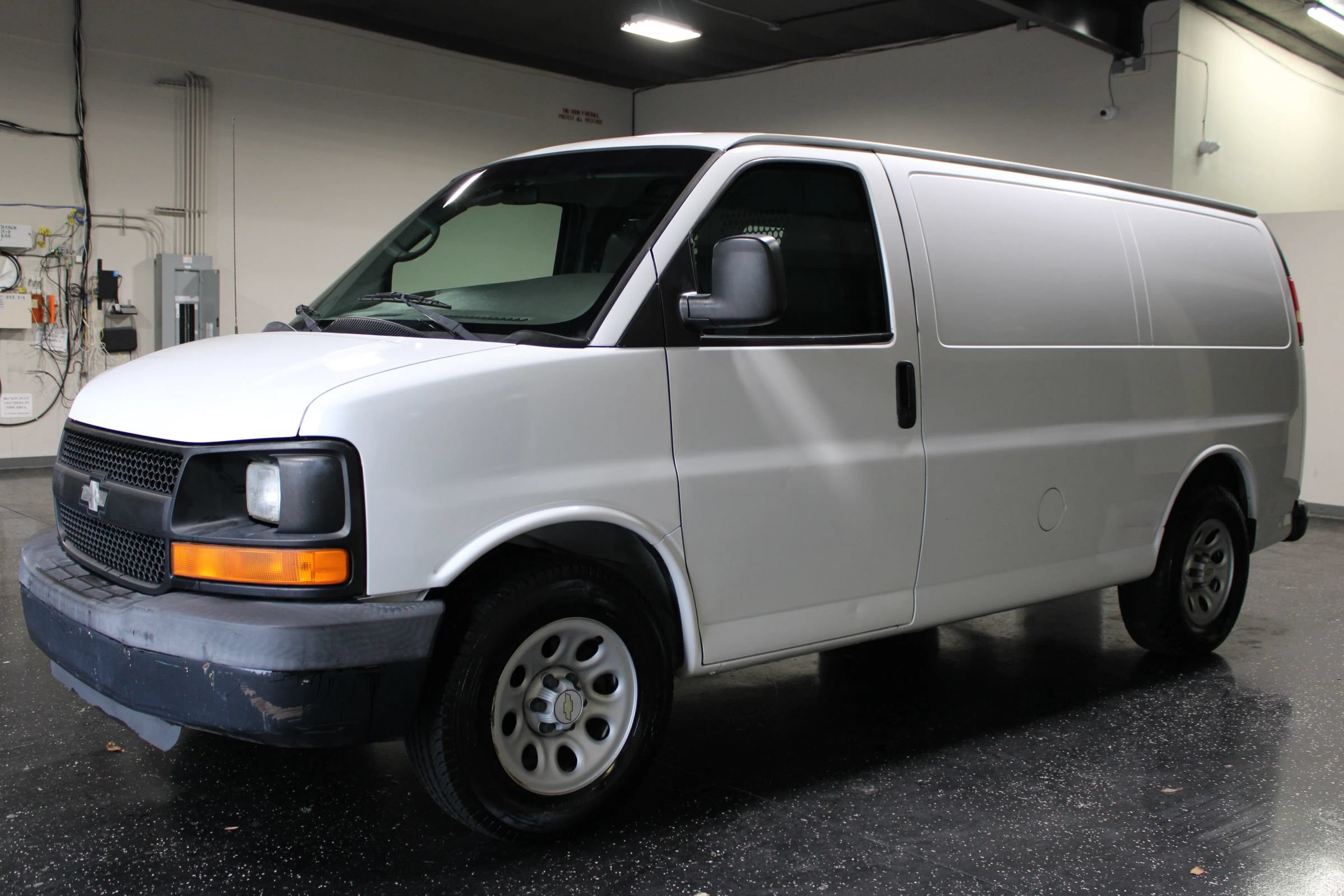 Used 2009 Chevrolet Express 1500 RWD image 6