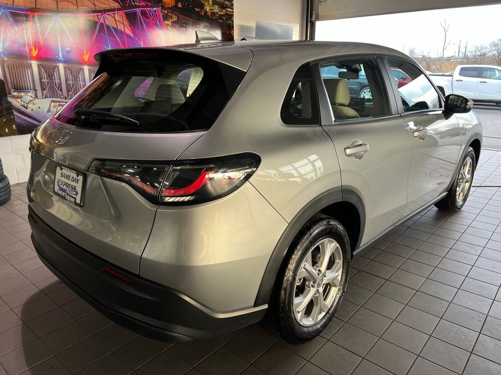Used 2023 Honda HR-V LX image 9