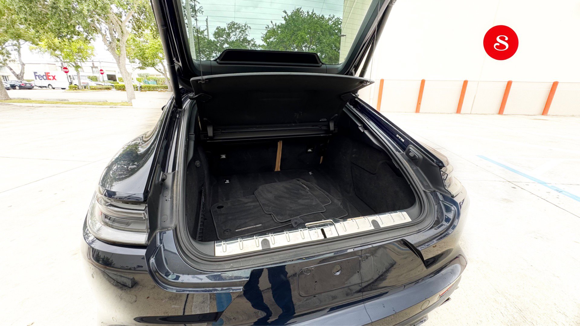 Used 2023 Porsche Panamera 4 Platinum Edition AWD/4WD image 7