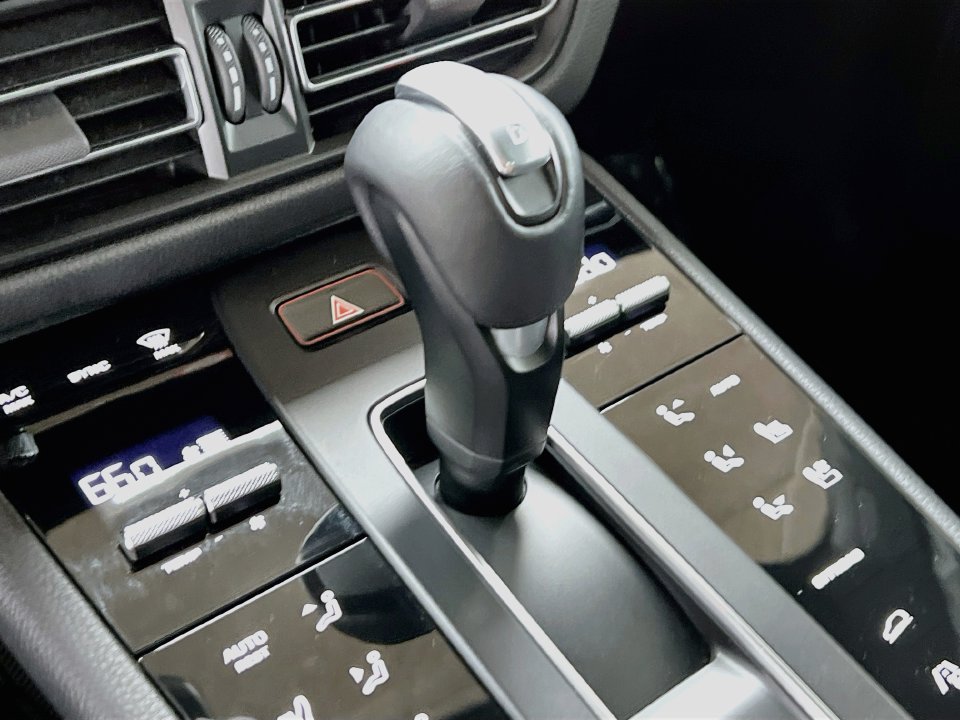 Certified 2024 Porsche Macan AWD/4WD image 19
