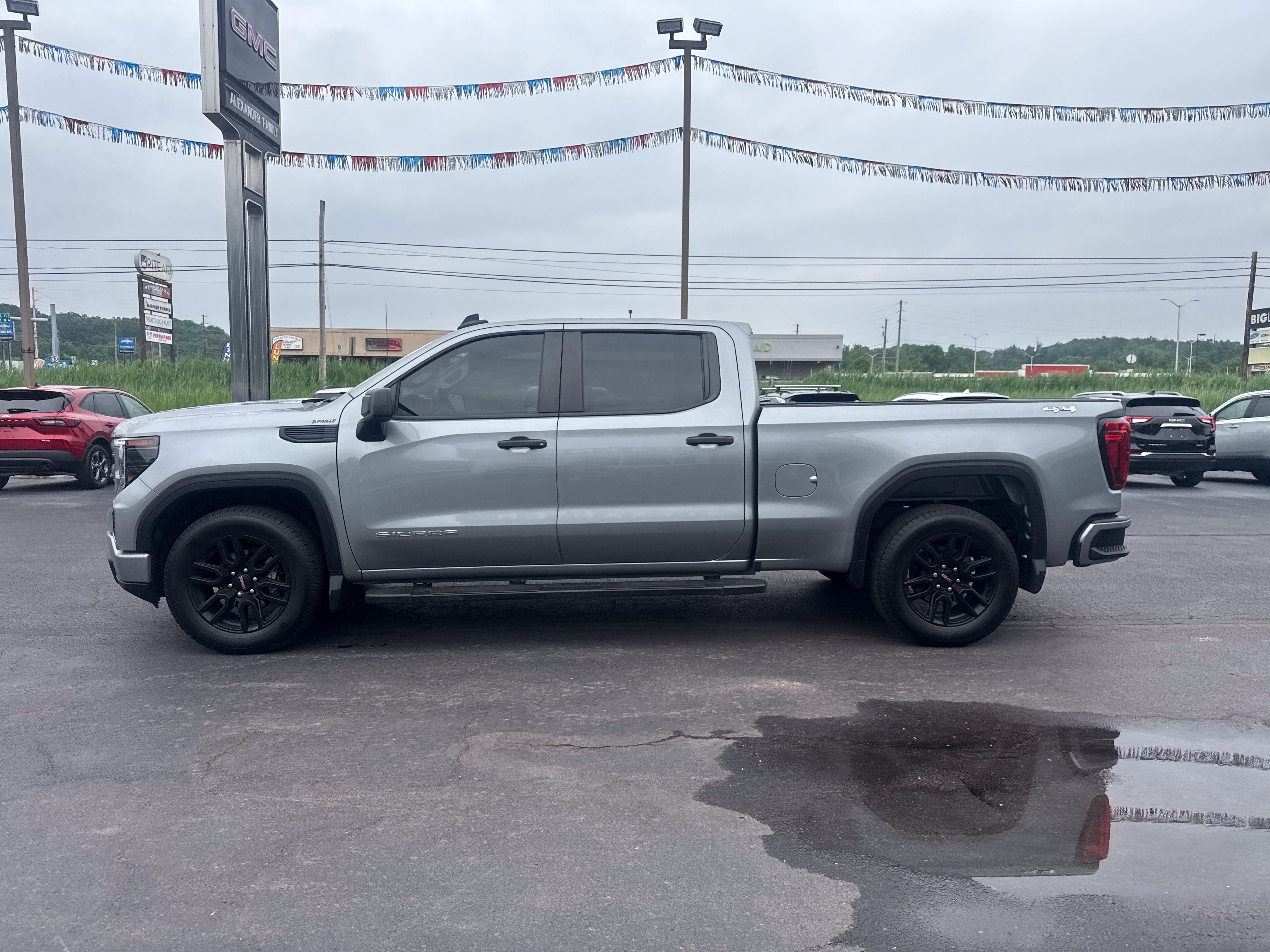 Used 2024 GMC Sierra 1500 Pro w/ Graphite Edition AWD/4WD image 7