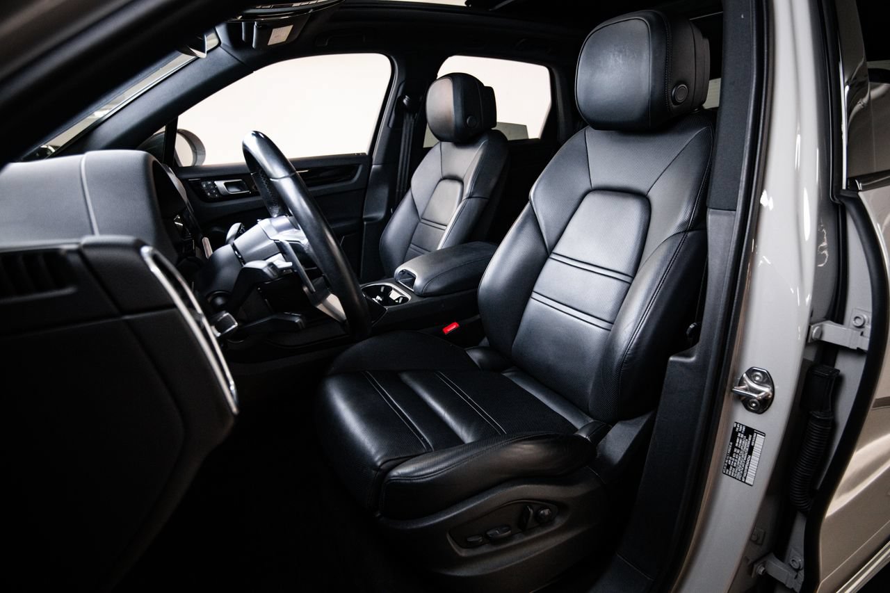 Certified 2023 Porsche Cayenne AWD/4WD image 5