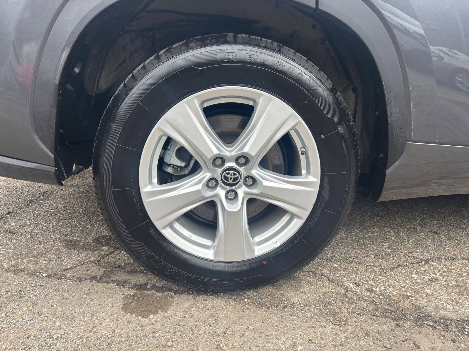 Used 2025 Toyota Highlander LE image 32