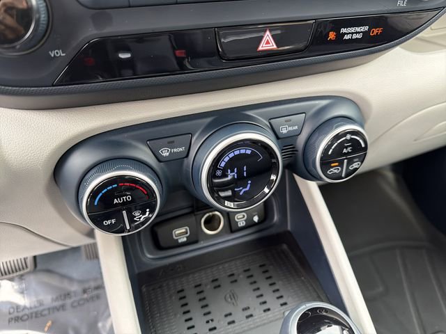 Used 2025 Hyundai Venue Limited FWD image 30