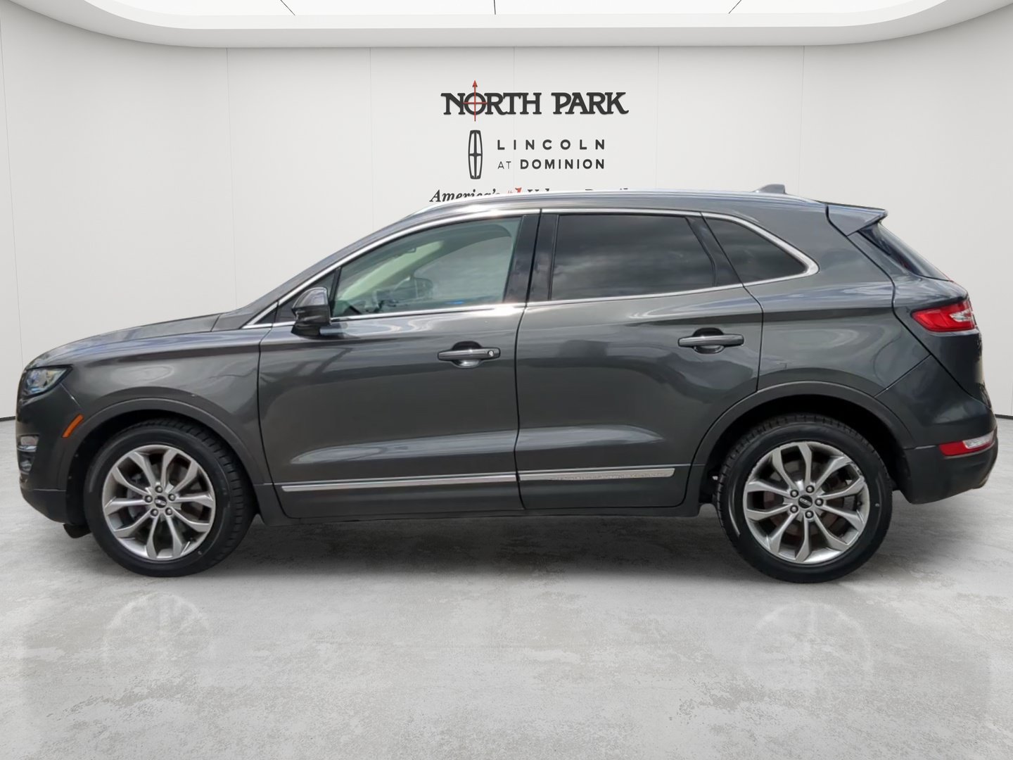 Used 2019 Lincoln MKC Select w/ MKC Climate Package FWD image 2