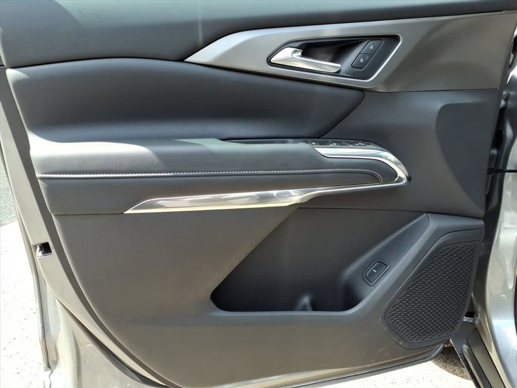 New 2026 Chevrolet Traverse LT w/ Sun and Wheel Package FWD image 18