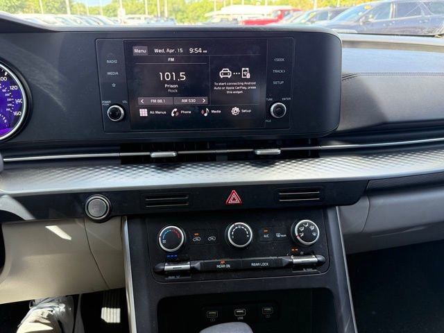 Used 2023 Kia Carnival LX image 32