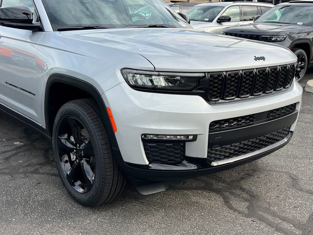 New 2025 Jeep Grand Cherokee L Limited w/ Black Appearance Package image 10