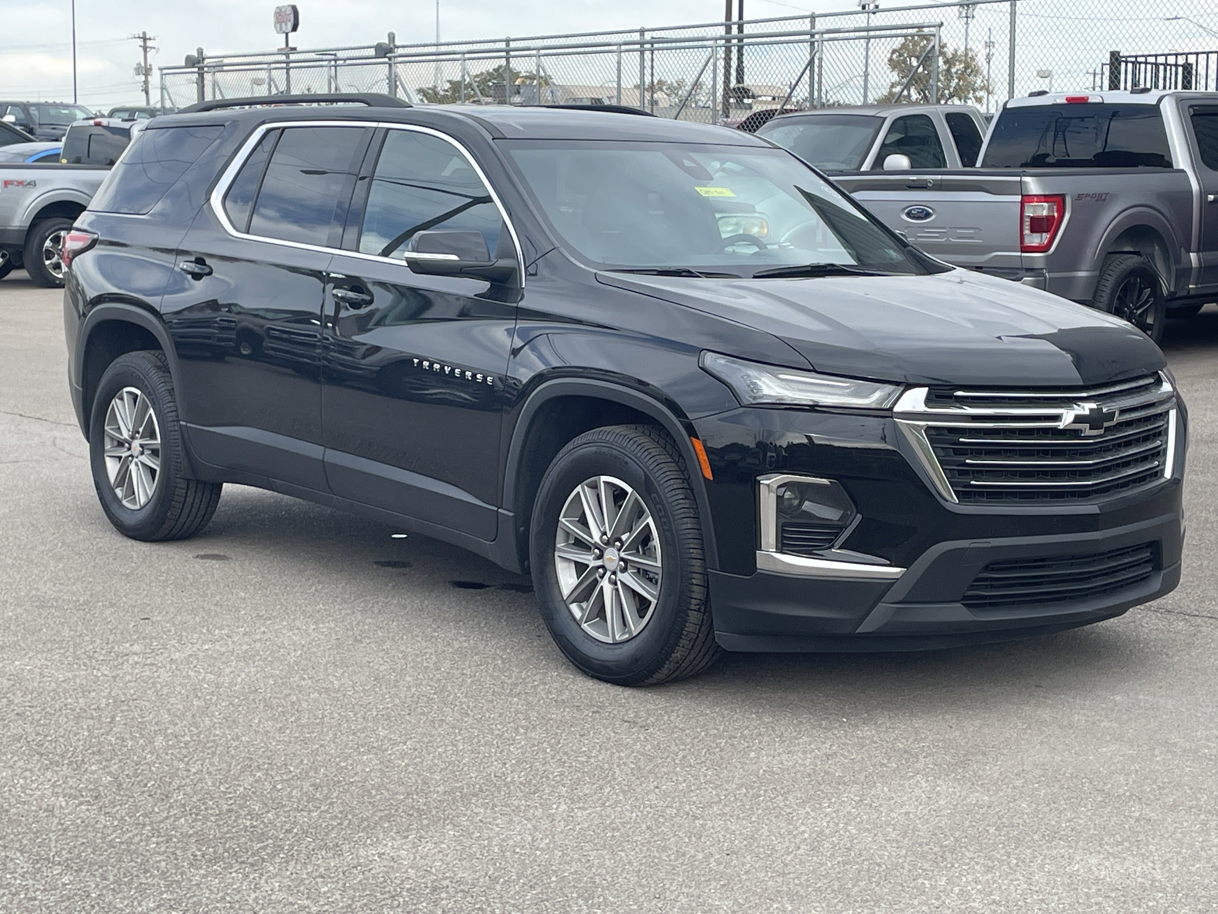 Used 2023 Chevrolet Traverse LT w/ LPO, Floor Liner Package