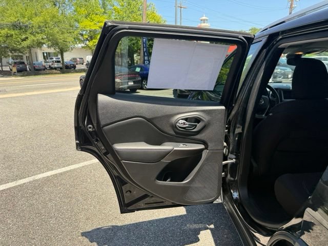 Used 2021 Jeep Cherokee Latitude AWD/4WD image 15