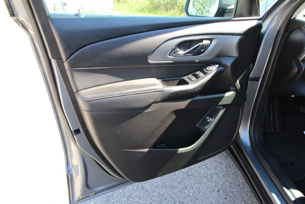 Used 2021 Chevrolet Traverse LT FWD image 13