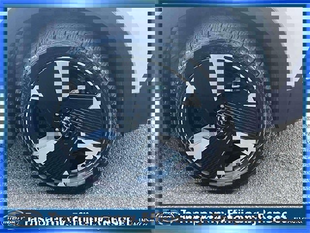 Certified 2025 Nissan Kicks SR image 9