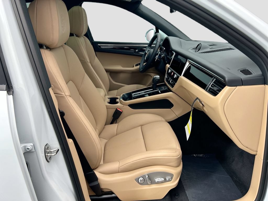 Used 2026 Porsche Macan AWD/4WD image 22