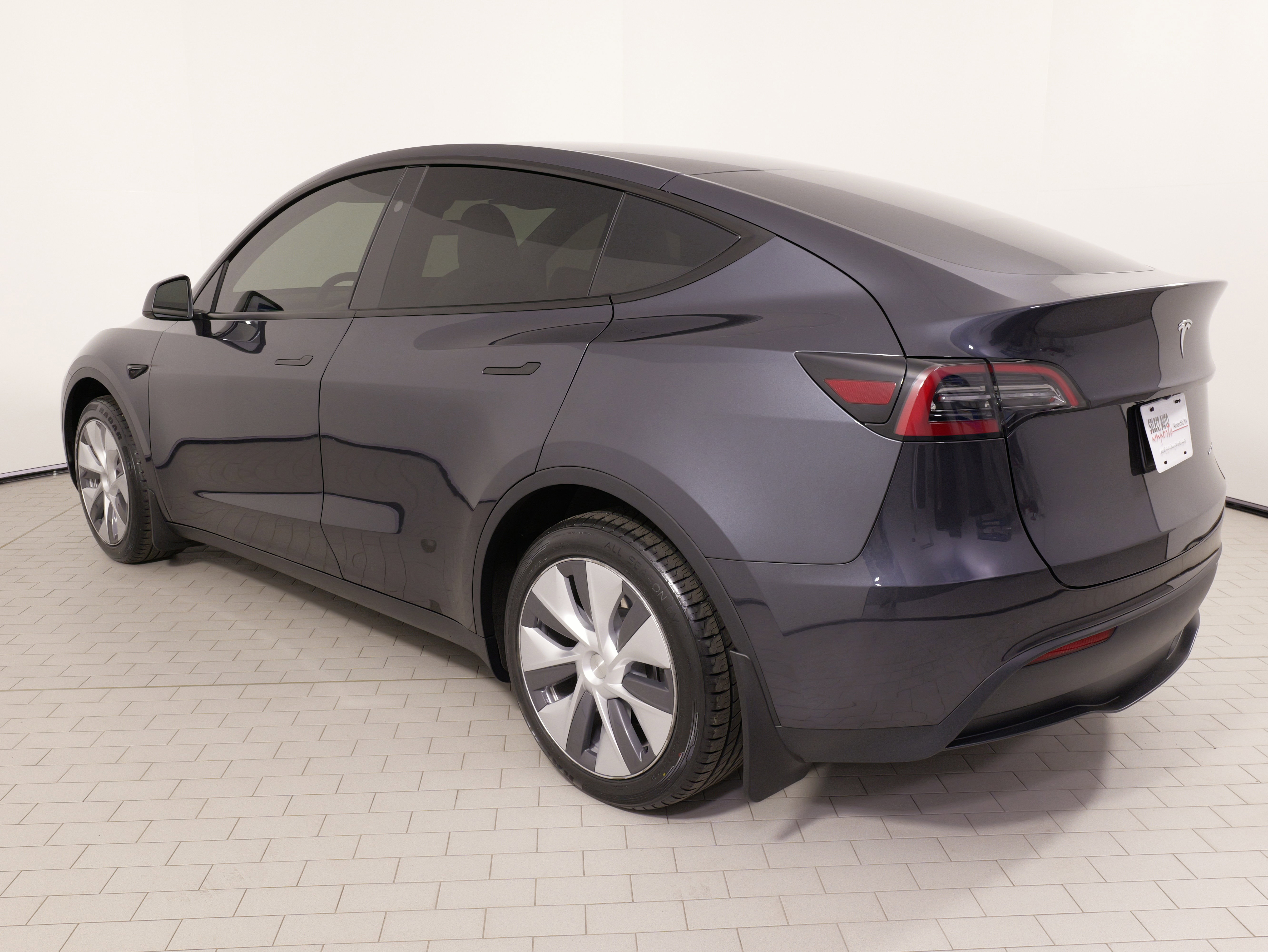 Used 2024 Tesla Model Y Long Range AWD/4WD image 17