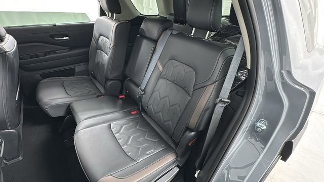 New 2026 Nissan Pathfinder Platinum image 12