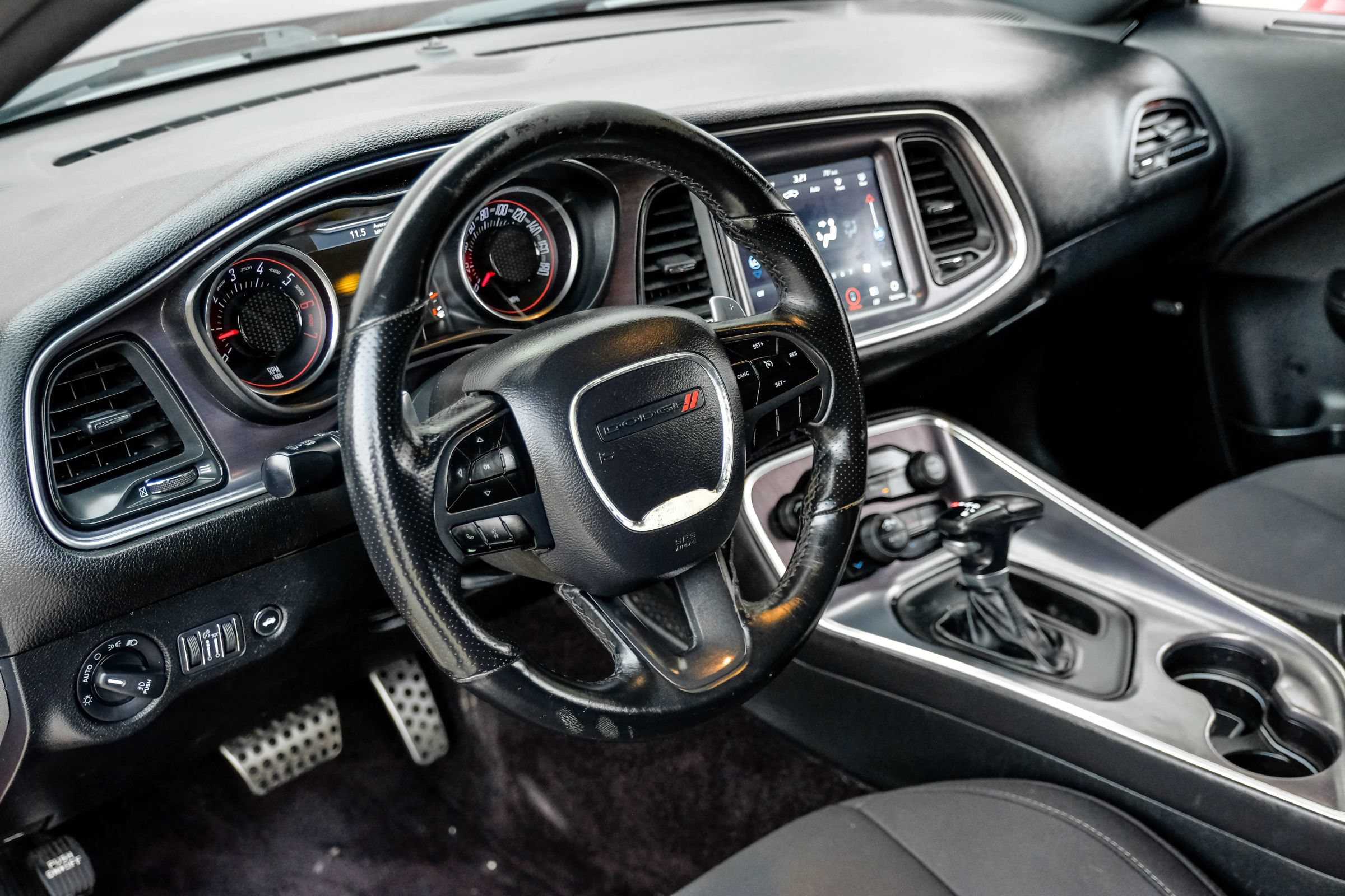 Used 2018 Dodge Challenger R/T Scat Pack w/ Dynamics Package RWD image 22