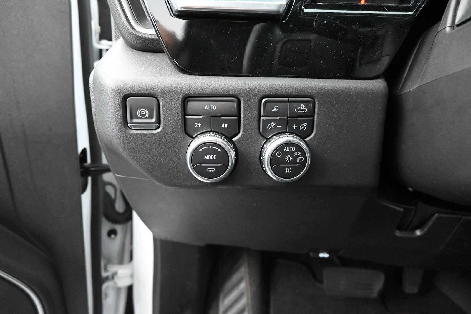 Used 2025 GMC Sierra 1500 SLT AWD/4WD image 12