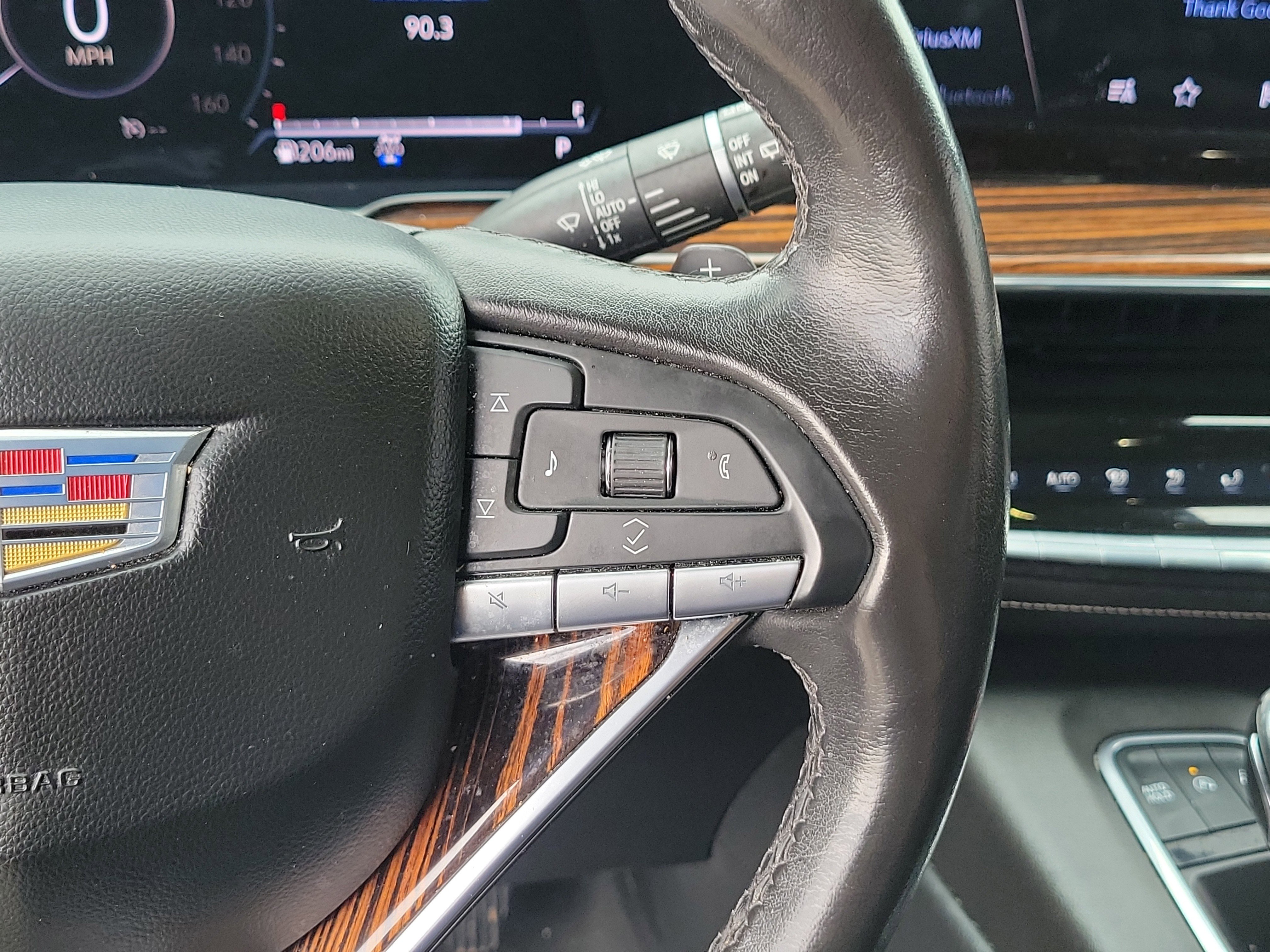 Used 2021 Cadillac Escalade Premium Luxury AWD/4WD image 25