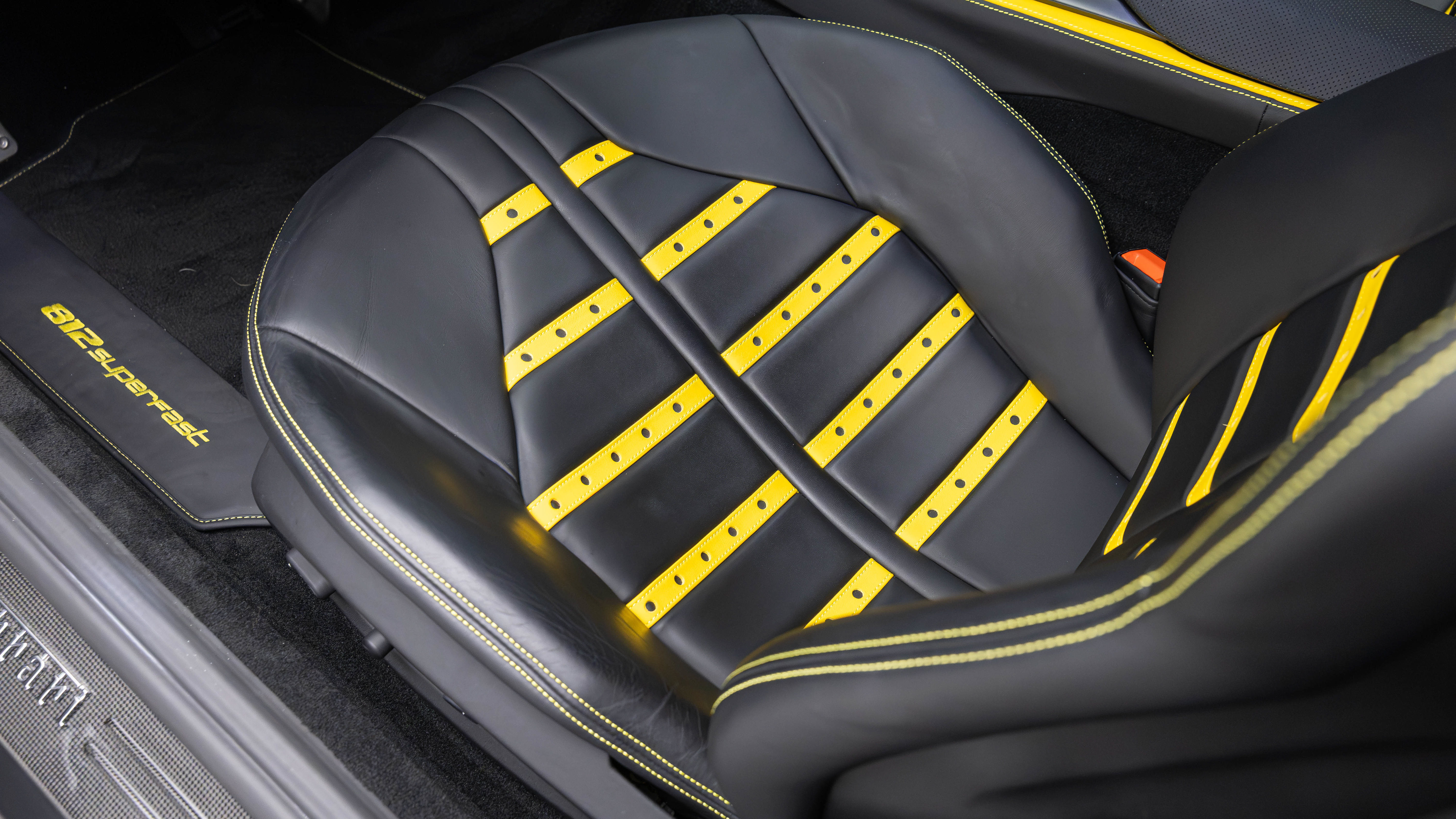 Used 2020 Ferrari 812 Superfast RWD image 19