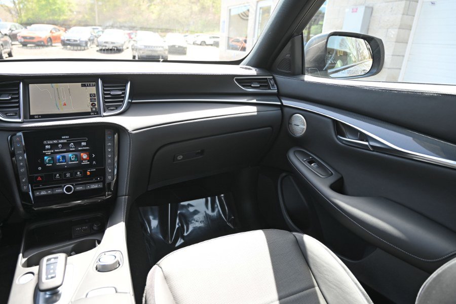 Used 2023 INFINITI QX50 Sport AWD/4WD image 17