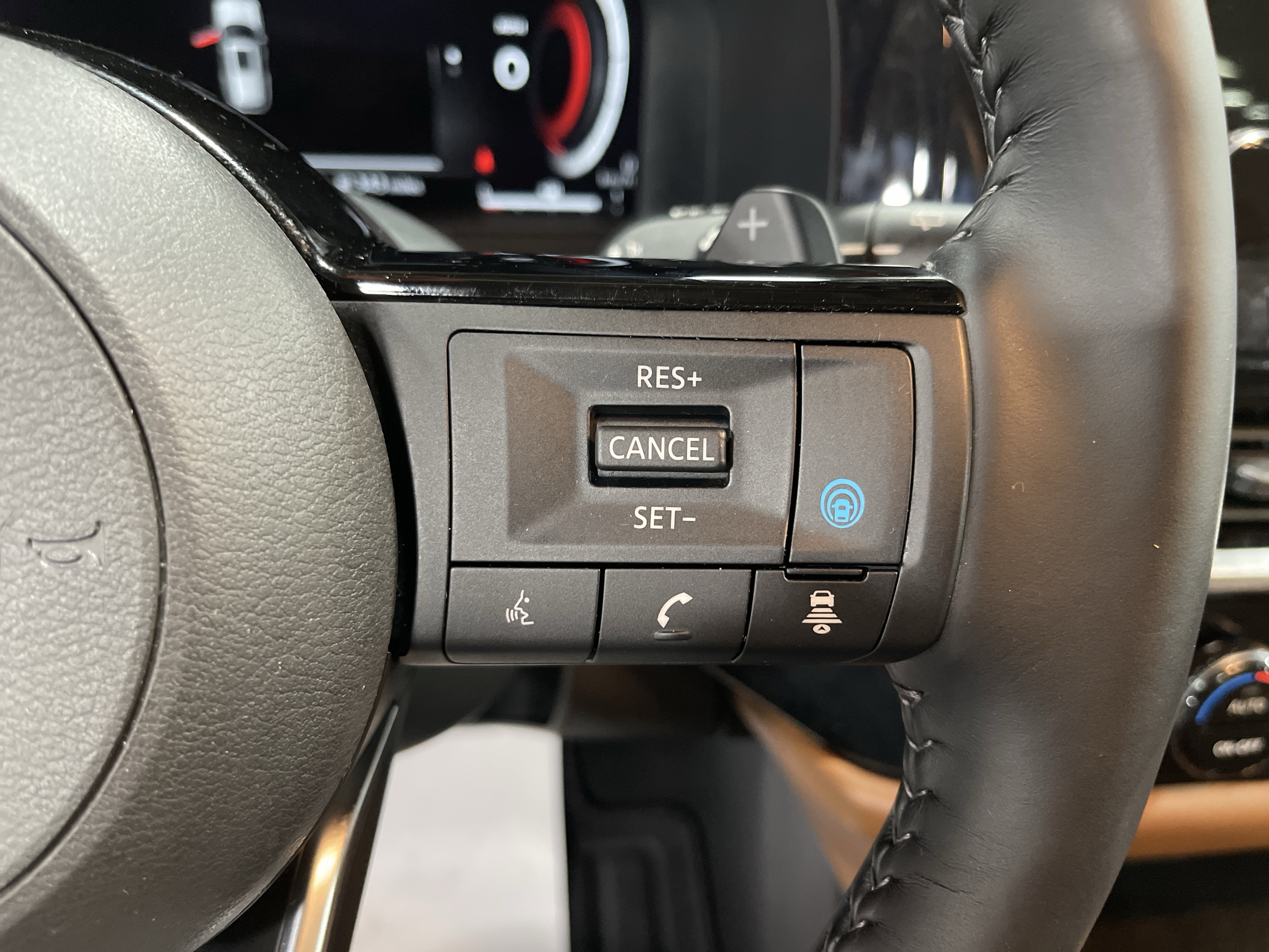 Used 2023 Nissan Pathfinder Platinum w/ Cargo Package image 22