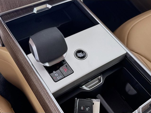 New 2026 Land Rover Range Rover Long Wheelbase SE image 19