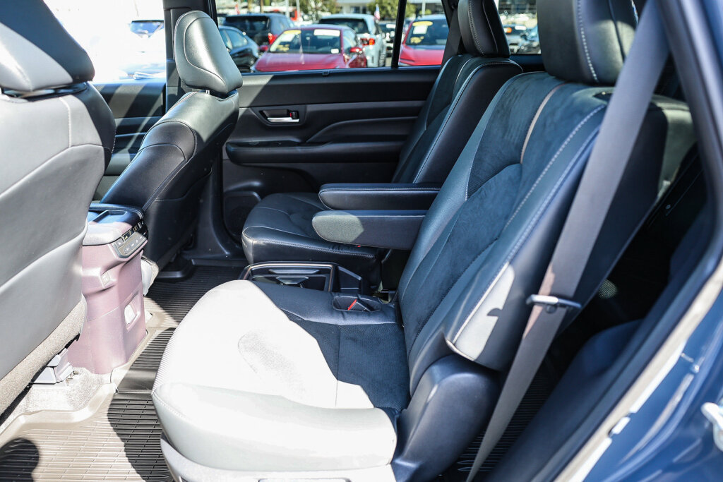 Certified 2026 Toyota Grand Highlander AWD Hybrid image 8