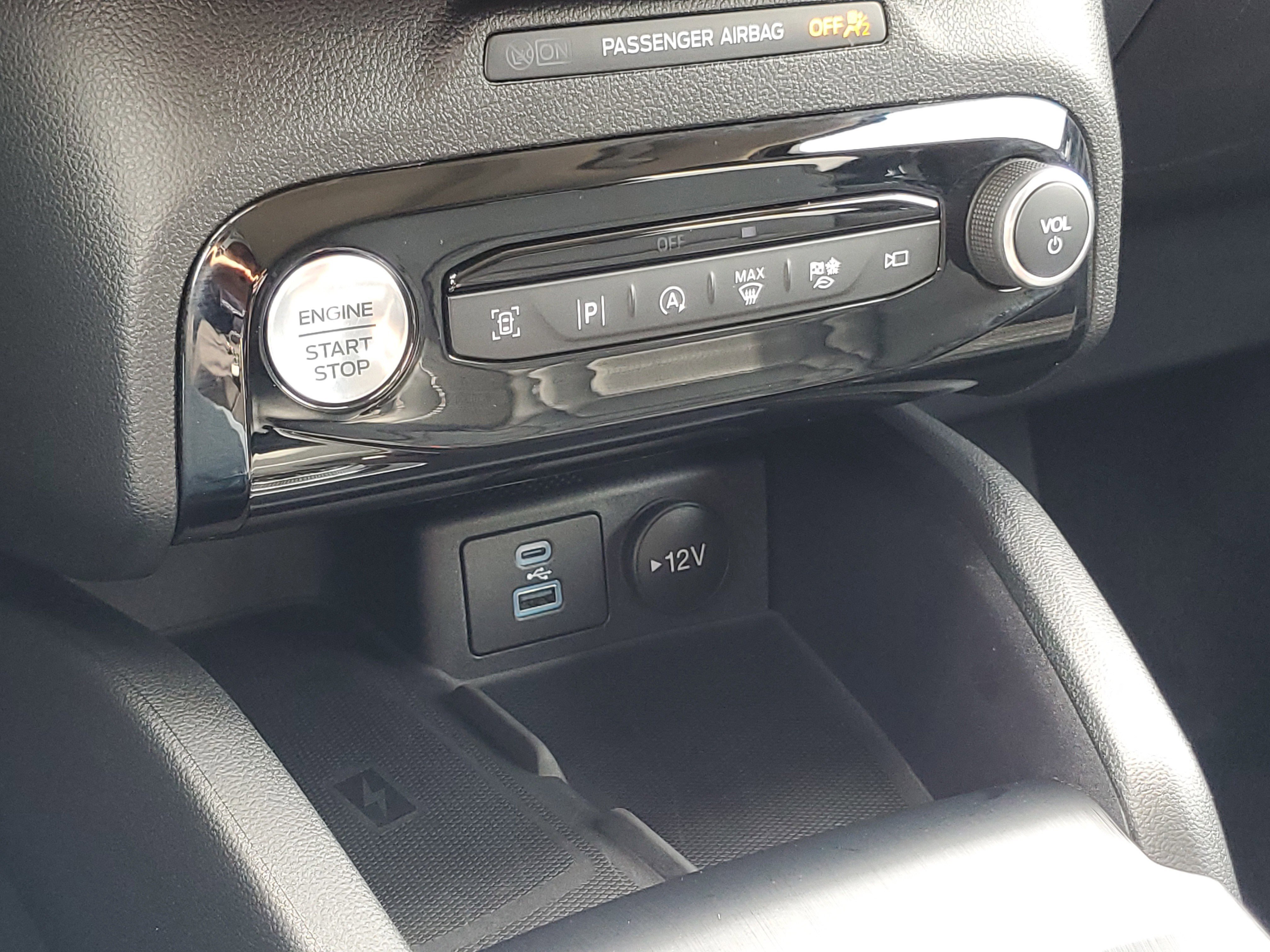 Used 2023 Ford Escape Platinum w/ Premium Technology Package AWD/4WD image 18