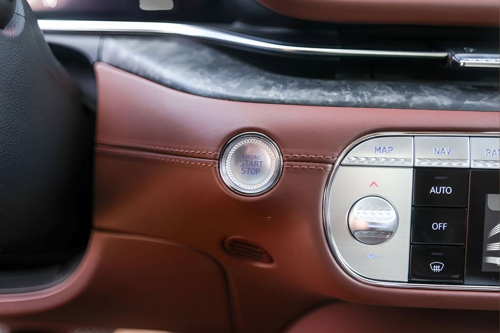 Used 2025 Genesis G90 3.5T image 17