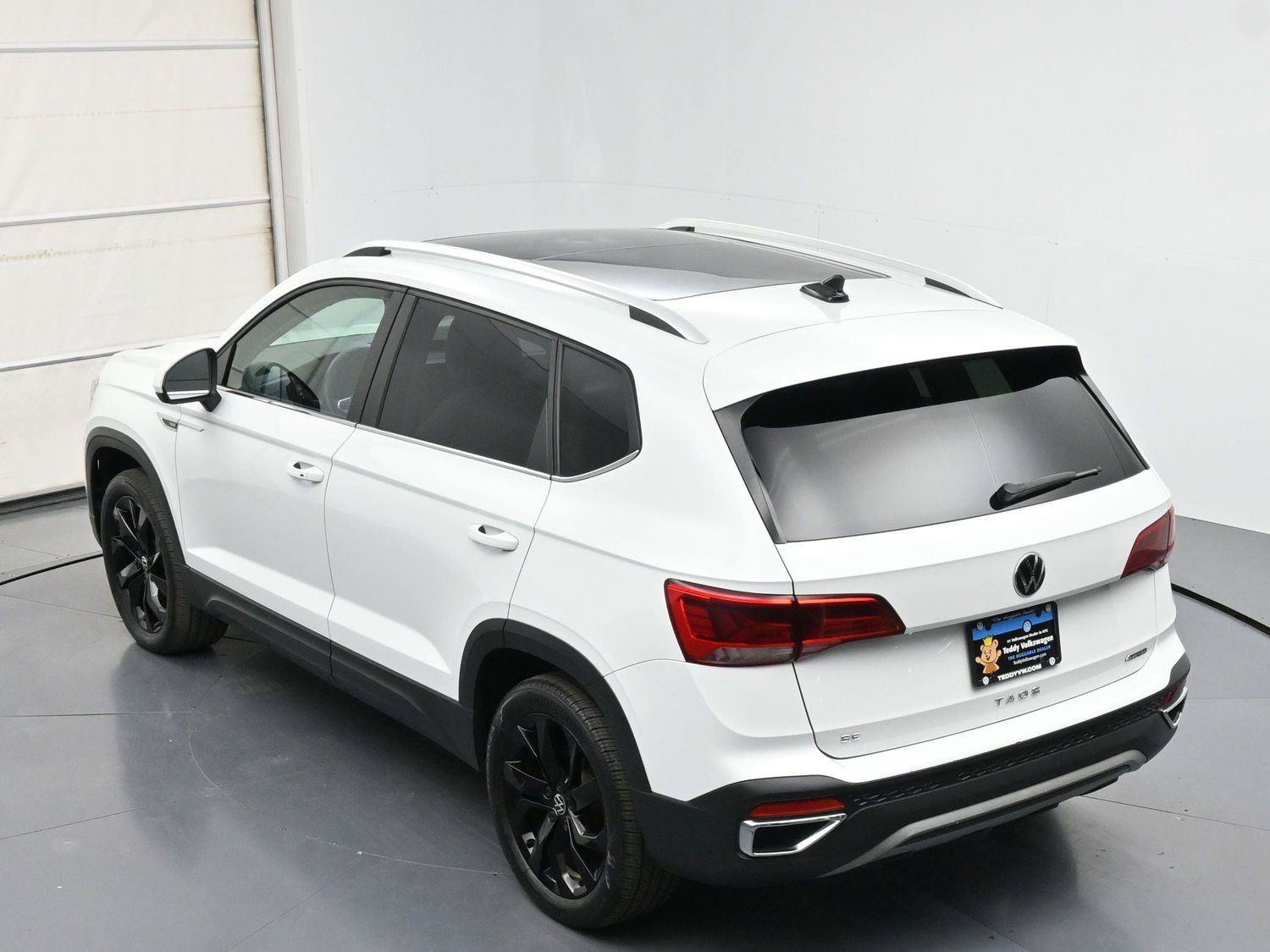 Certified 2022 Volkswagen Taos SE w/ Panoramic Sunroof Package FWD image 33