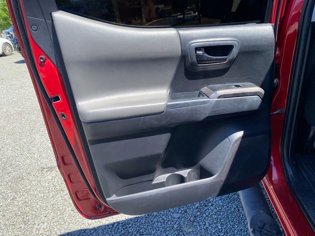 Used 2022 Toyota Tacoma SR5 w/ Technology Package RWD image 15