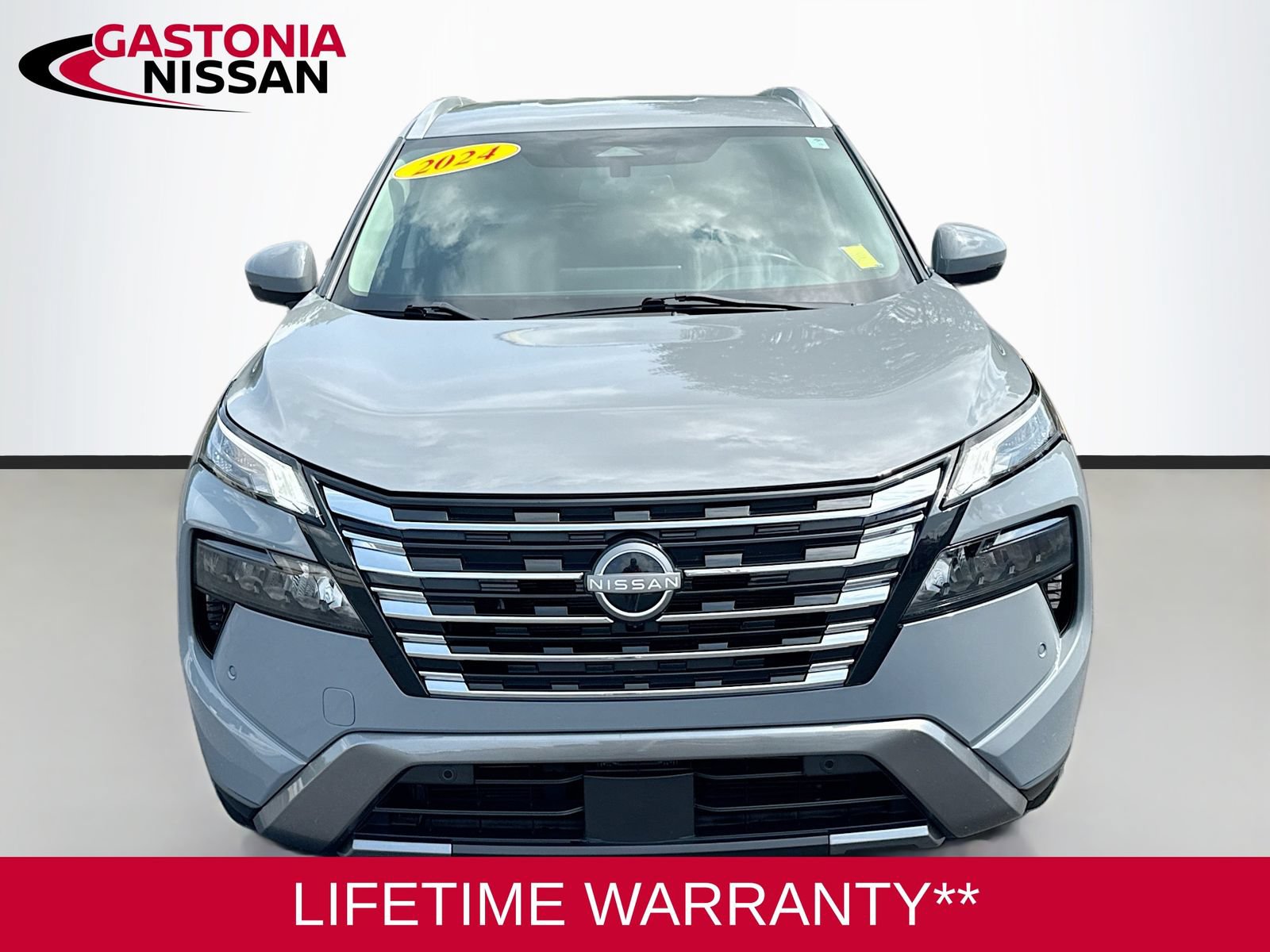 Used 2024 Nissan Rogue SL AWD/4WD image 2
