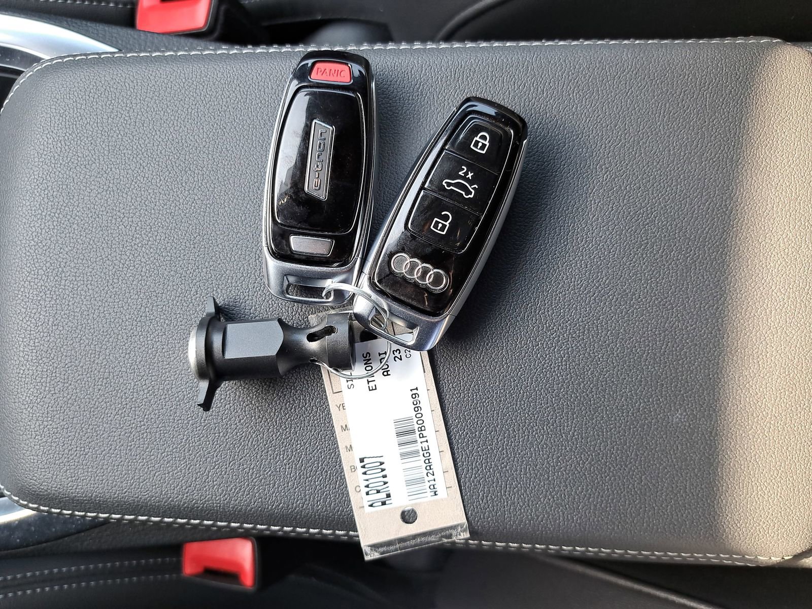 Used 2023 Audi e-tron Premium Plus w/ Premium Plus Package image 10