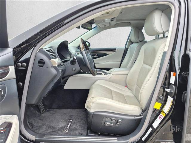 Used 2015 Lexus LS 460 L w/ Ultra Luxury Package RWD image 16