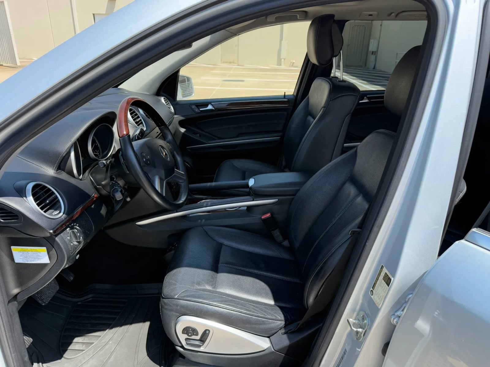 Used 2011 Mercedes-Benz GL 550 4MATIC image 10