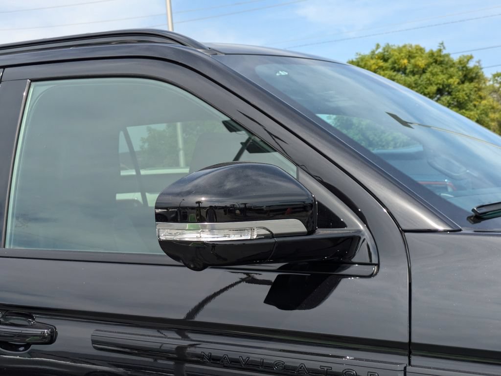 New 2027 Lincoln Navigator Reserve w/ Jet Appearance Package AWD/4WD image 12