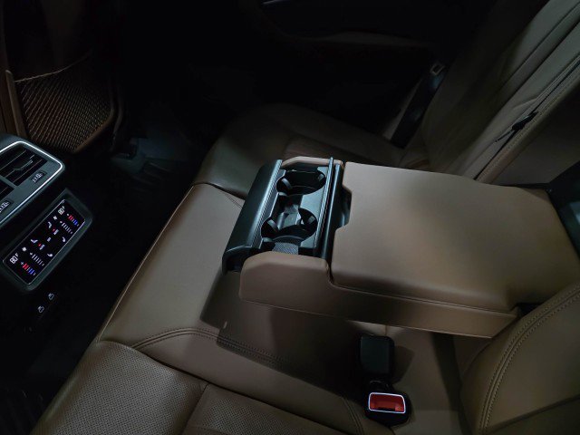 Used 2022 Audi e-tron Premium Plus image 17