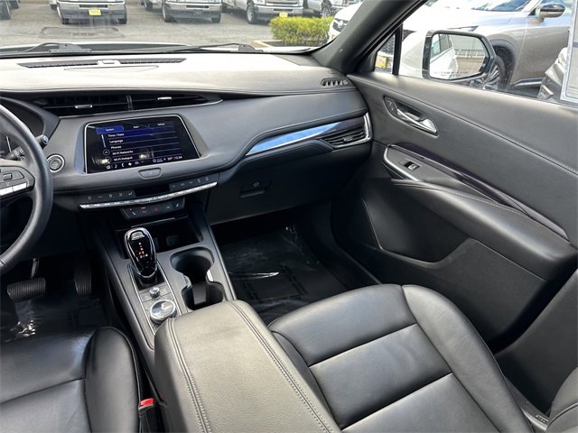 Used 2022 Cadillac XT4 Luxury w/ Cold Weather Package image 17