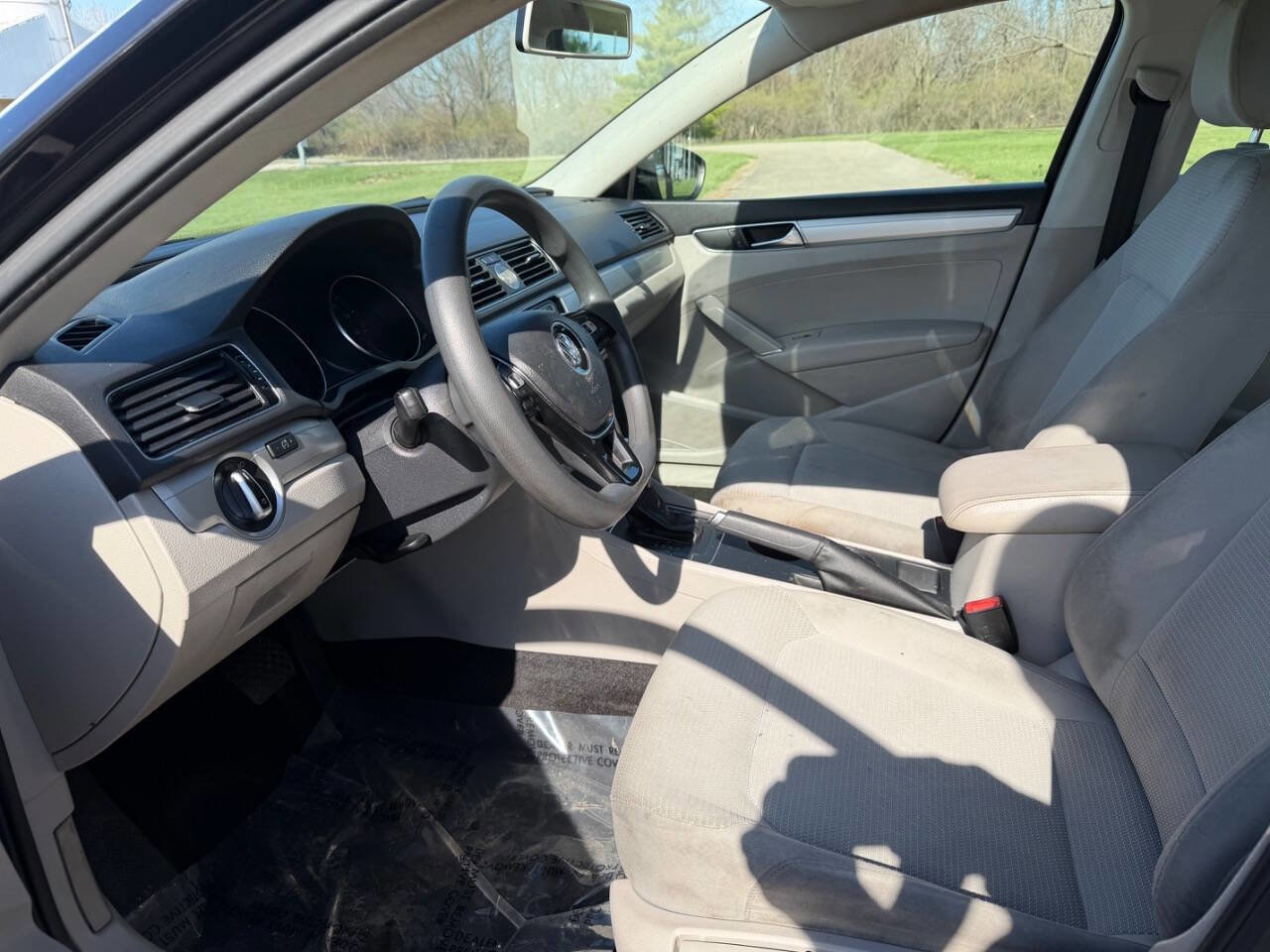 Used 2017 Volkswagen Passat 1.8T S image 12