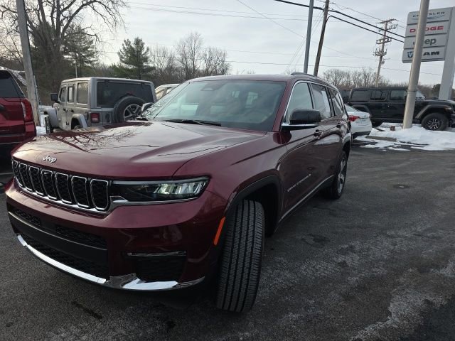 Used 2025 Jeep Grand Cherokee L Limited w/ Luxury Tech Group II image 22
