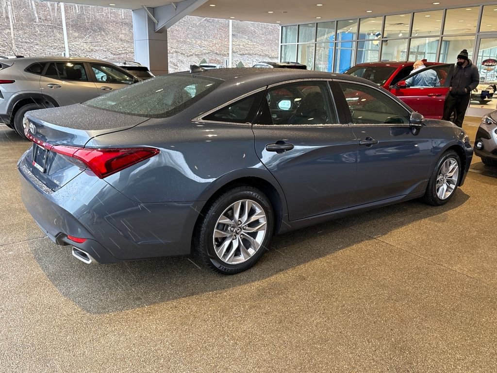 Used 2019 Toyota Avalon XLE w/ Moonroof Package image 5