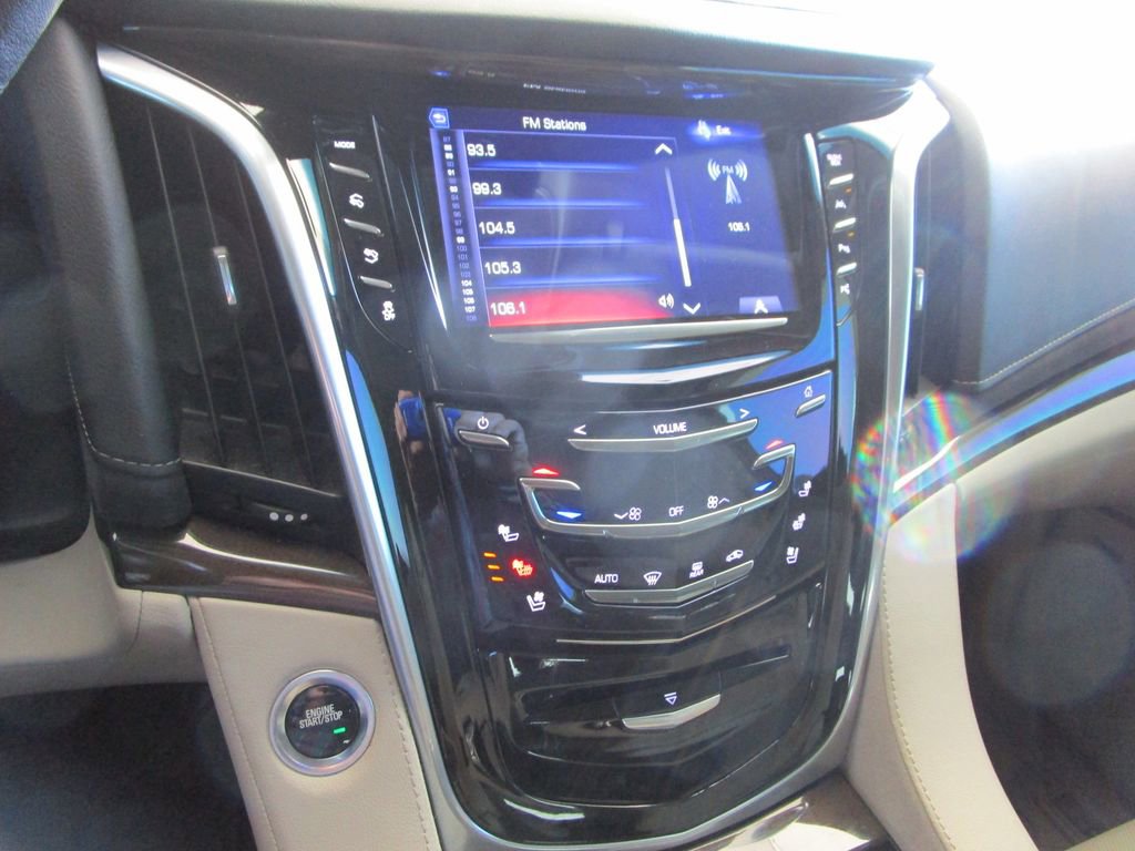 Used 2020 Cadillac Escalade Luxury image 39