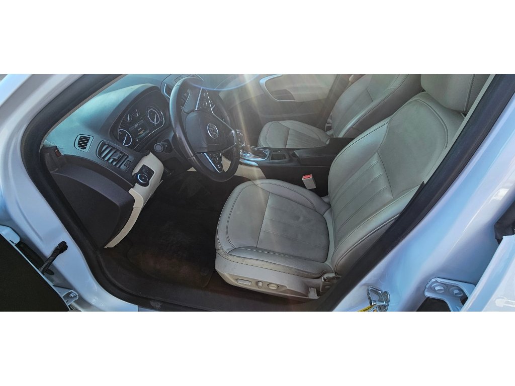 Used 2017 Buick Regal AWD image 16