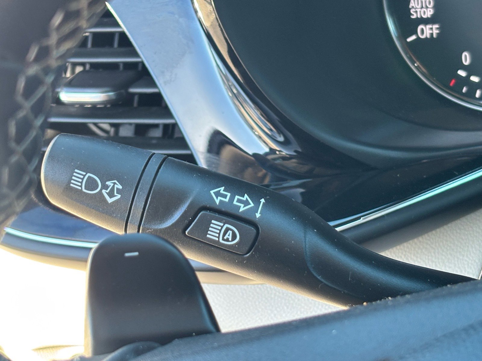 Used 2023 Buick Envision Avenir image 16