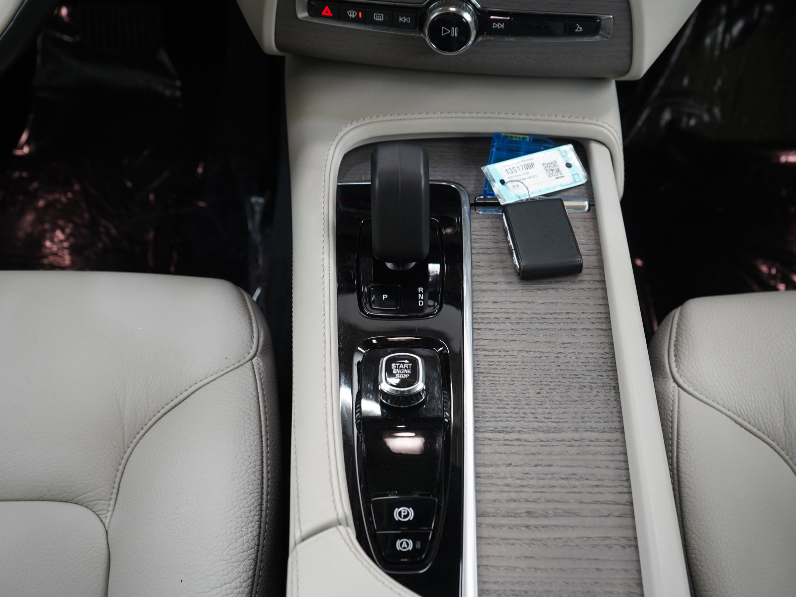 Used 2023 Volvo XC90 B6 Plus image 18